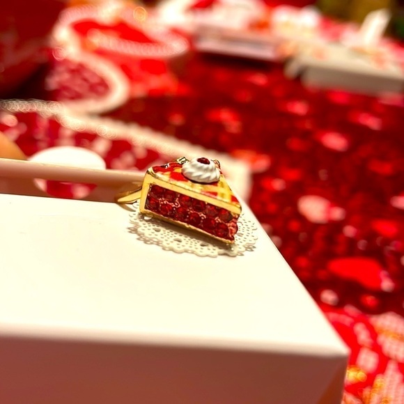 Brand New Betsey Johnson Mismatched Pie Slice & Mixer Baker Drop Earrings - Picture 7 of 12